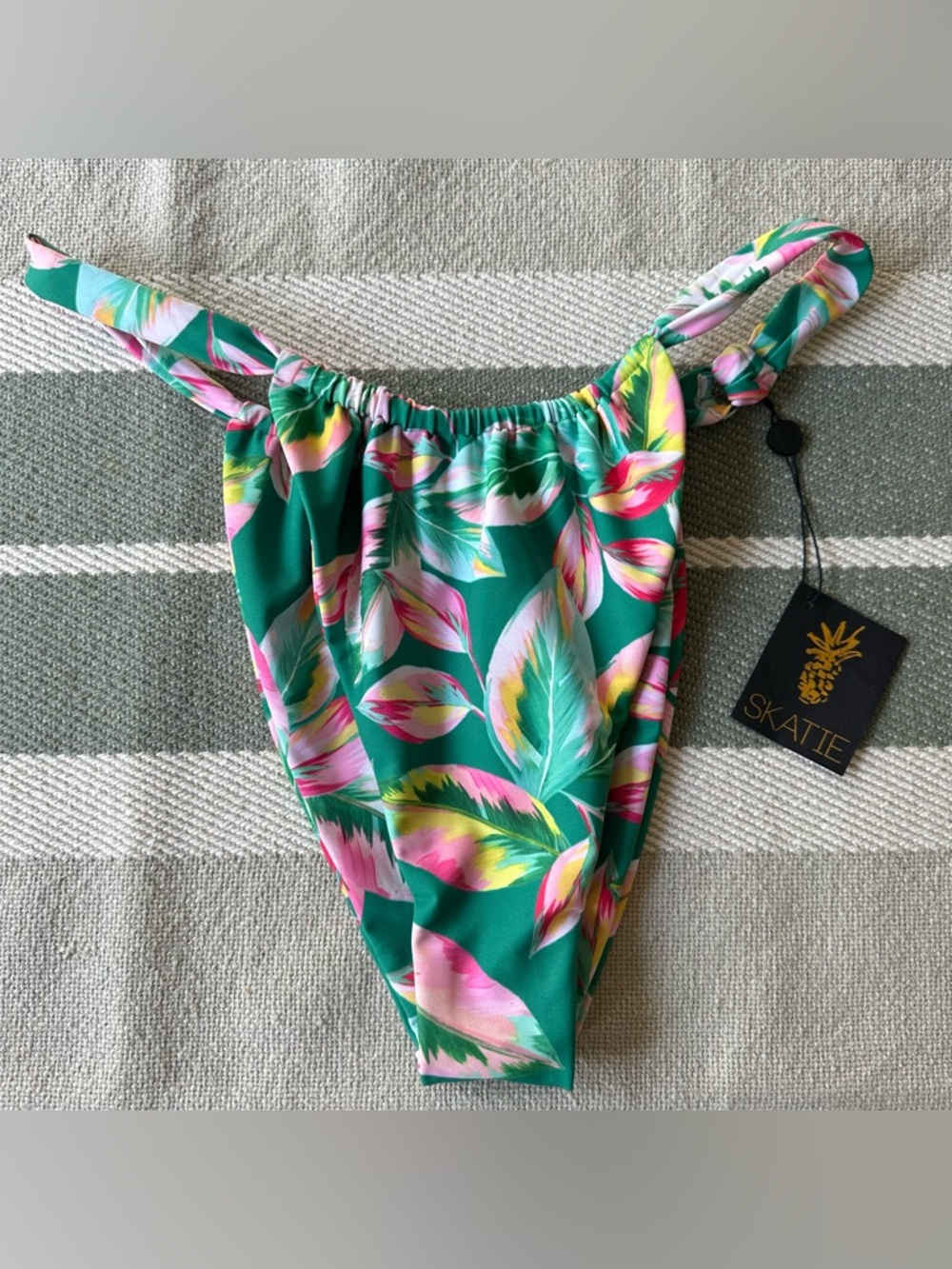 Skatie Bikini Bottom Tortuga